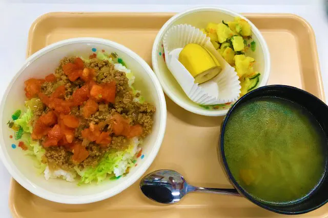 給食